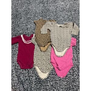 9-12 month lot of onsies. Little Treasures and HB. 5 onsies. GUC.